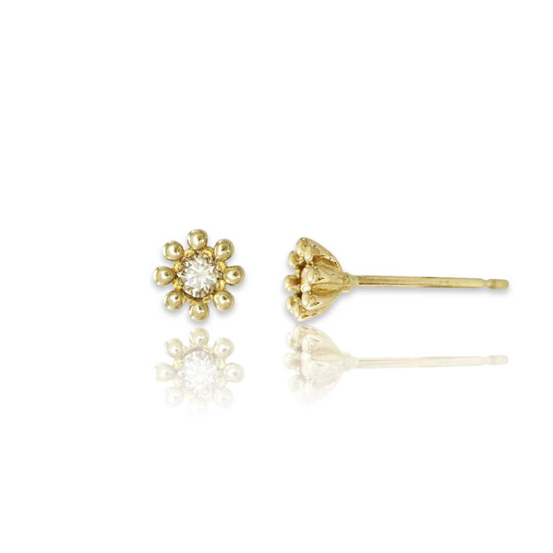 Daisy Flower Single Stud Earring With Diamond Center