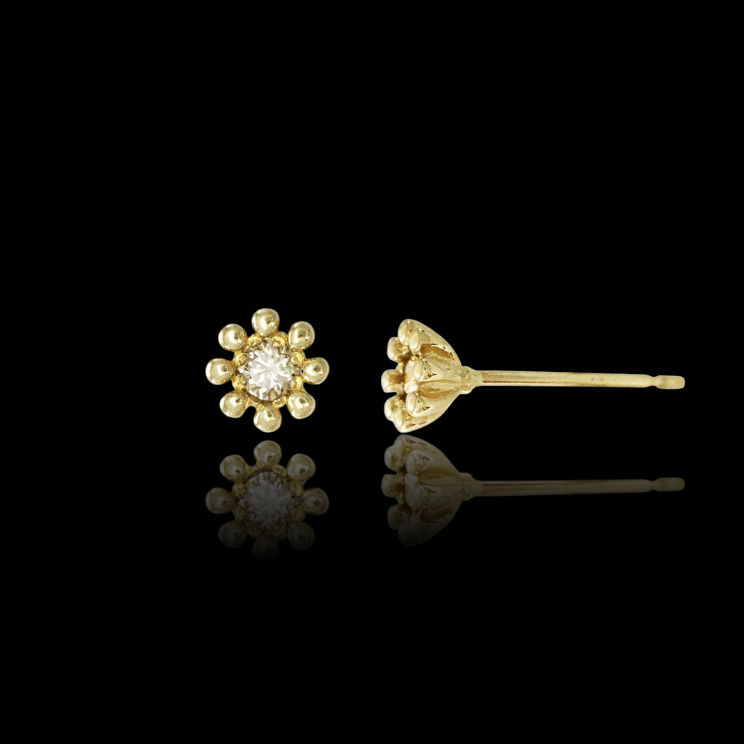 Daisy Flower Single Stud Earring With Diamond Center